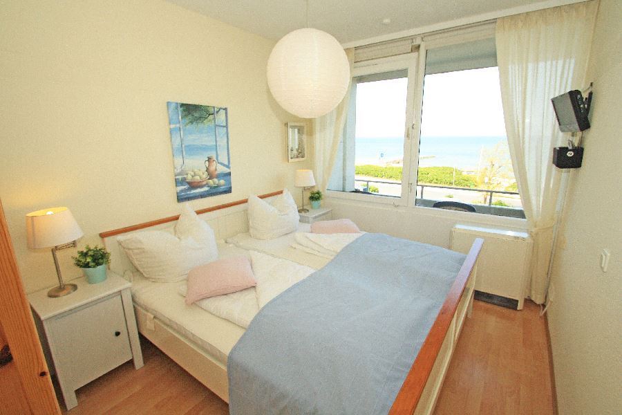 Separates Schlafzimmer mit Fenster