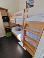 Sep. Kinderzimmer mit Fenster